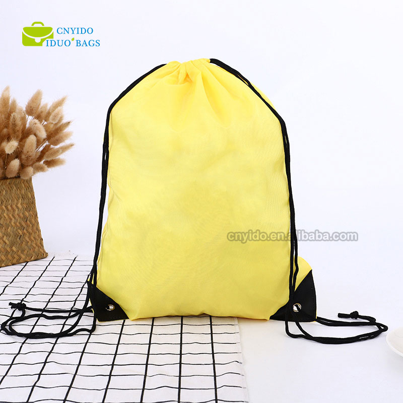 Borsa con coulisse idrorepellente per esterni